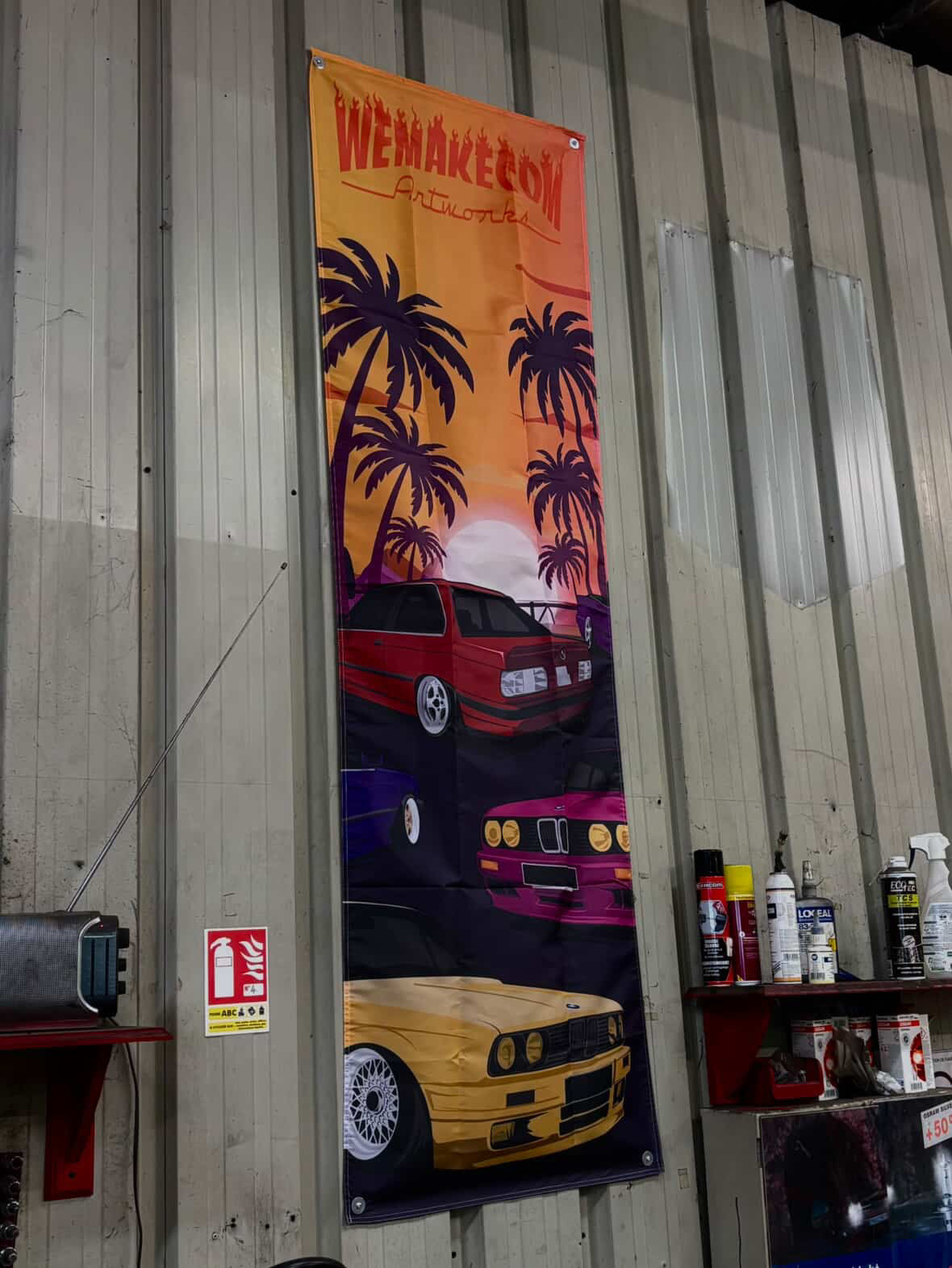 drapeau garage decoration bmw